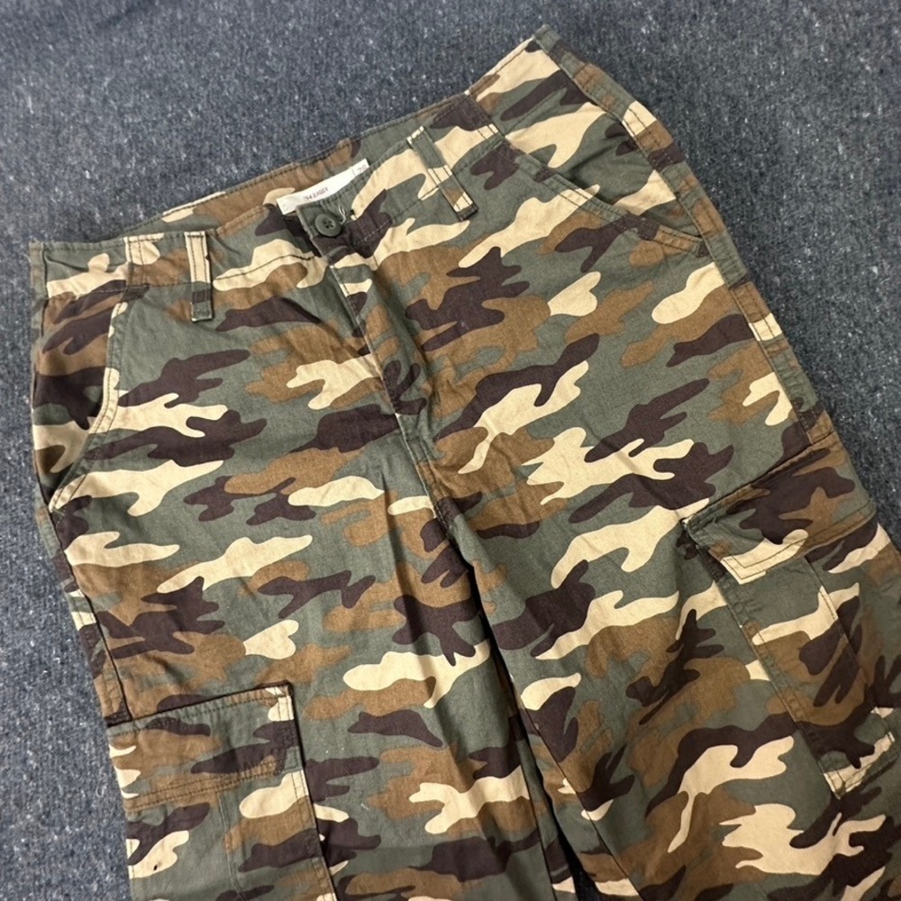 Levi's '94 Baggy Cargo Pants Men 28 Green Camo Utility Streetwear A4707-0012